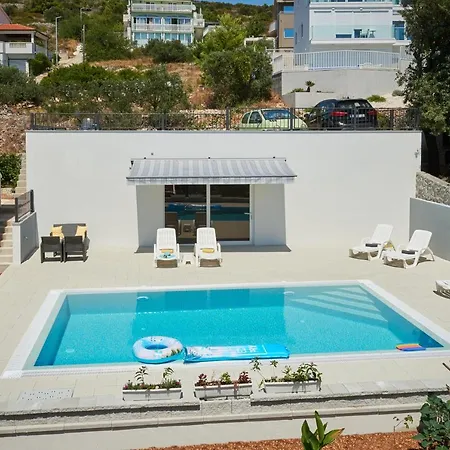 Zen - Okrug, Heated Pool, Ev Type 2 Apartmán Trogir